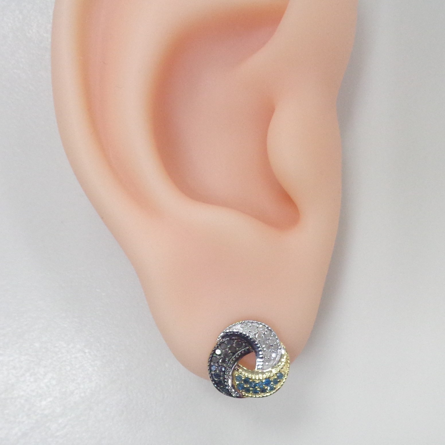 Серебряные серьги-пусеты с цветными бриллиантами